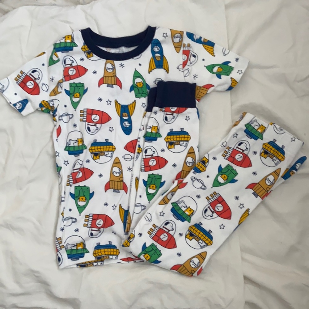 Carter’s size 6 Pajama set